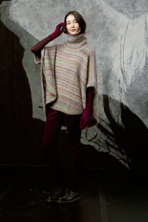 Knitting set Poncho  with knitting instructions in garnwelt box in size one size