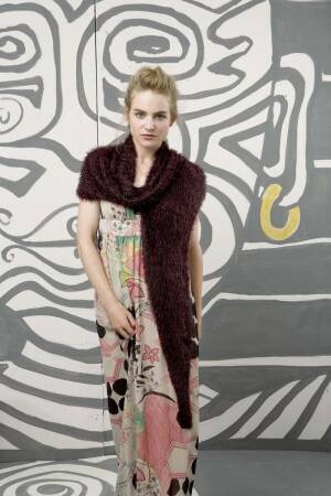 Strickset Dreiecktuch Lang Yarns CARA mit Anleitung in garnwelt-Box 163 x 69 cm