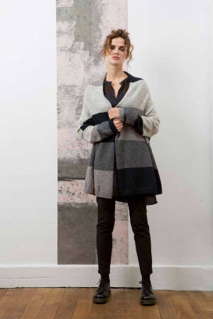 Strickset Stolajacke Lang Yarns NOVENA mit Anleitung in garnwelt-Box