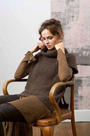 Knitting set Wide roll-neck sweater  with knitting instructions in garnwelt box