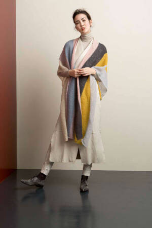 Strickset Poncho Lang Yarns ALPACA SUPERLIGHT mit Anleitung in garnwelt-Box ca 144 x 105 cm