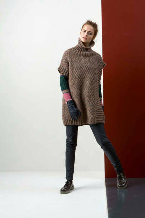 Knitting set Poncho  with knitting instructions in garnwelt box in size S-M