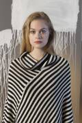 Knitting set Poncho  with knitting instructions in garnwelt box