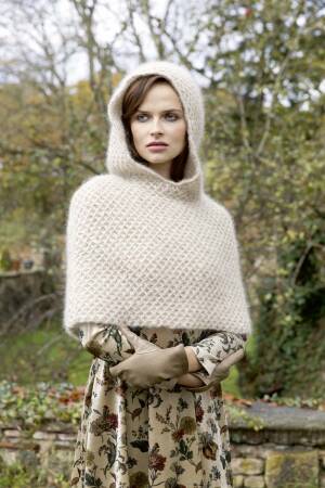 Strickset Cape mit Kapuze Lang Yarns MOHAIR TREND mit Anleitung in garnwelt-Box