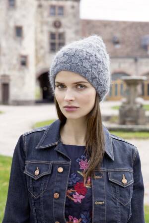 Knitting set Hat  with knitting instructions in garnwelt box
