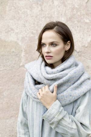 Knitting set Cowl CASHMERE LIGHT with knitting instructions in garnwelt box