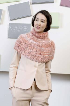 Strickset Cape Lang Yarns BRUNA mit Anleitung in garnwelt-Box