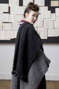 Strickset Poncho mit Pompon Lang Yarns PASSIONE mit Anleitung in garnwelt-Box ca 140 x 190 cm