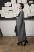 Strickset Poncho mit Pompon Lang Yarns PASSIONE mit Anleitung in garnwelt-Box ca 140 x 190 cm