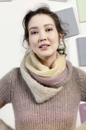 Knitting set Scarf  with knitting instructions in garnwelt box