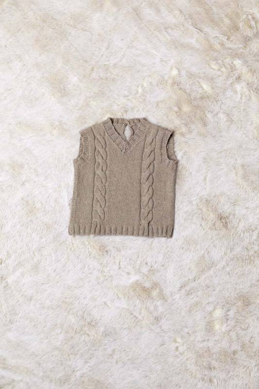 Knitting set Vest  with knitting instructions in garnwelt box