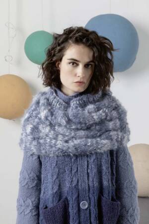 Strickset Kurzcape Lang Yarns BRUNA mit Anleitung in garnwelt-Box
