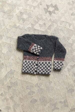 Knitting set Cardigan  with knitting instructions in garnwelt box in size 92-98