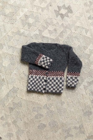 Knitting set Cardigan  with knitting instructions in garnwelt box in size 104-110