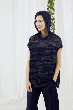 Knitting set Hooded top  with knitting instructions in garnwelt box in size S-M