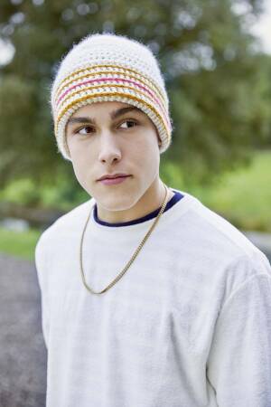 Knitting set Hat  with knitting instructions in garnwelt box