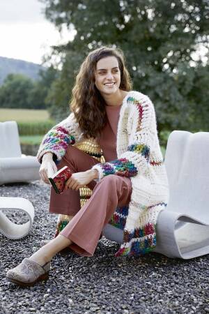 Strickset Mantel Lang Yarns YOUNG / VIRINIA / LAME mit Anleitung in garnwelt-Box
