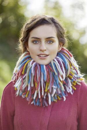 Strickset Loop mit Fransen Lang Yarns MALOU / ANOUK / VIRGINIA mit Anleitung in garnwelt-Box ca 18 x 53 cm