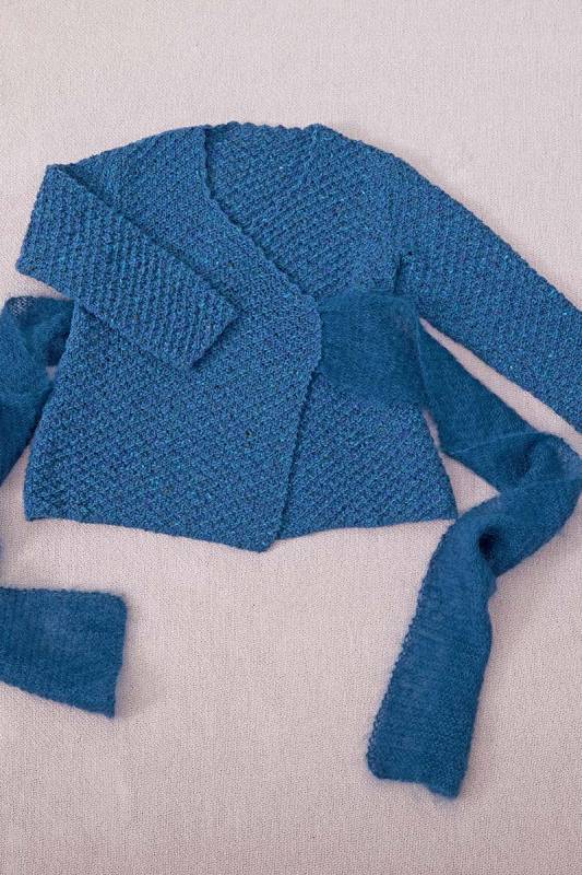 Knitting set Wrap over jacket DONEGAL with knitting instructions in garnwelt box