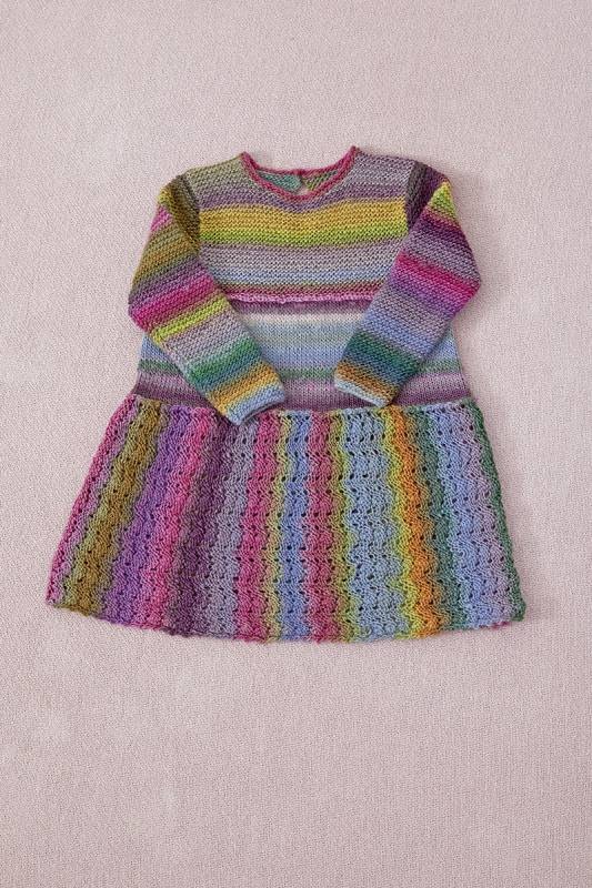 Strickset Kleid MILLE COLORI BABY mit Anleitung in garnwelt-Box in Gre 92-98
