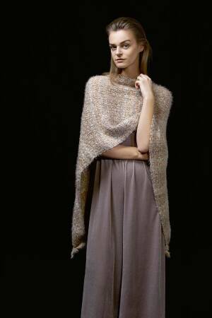 Knitting set Cape  with knitting instructions in garnwelt box