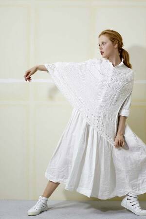 Strickset Cape Lang Yarns AMIRA mit Anleitung in garnwelt-Box