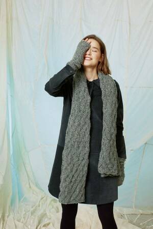 Knitting set Scarf  with knitting instructions in garnwelt box