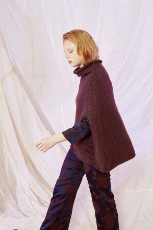 Knitting set Cape  with knitting instructions in garnwelt box
