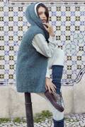 Knitting set Waistcoat with hood  with knitting instructions in garnwelt box