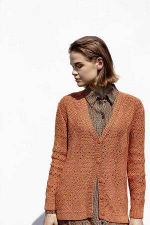 Knitting set Cardigan NORMA with knitting instructions in garnwelt box in size S