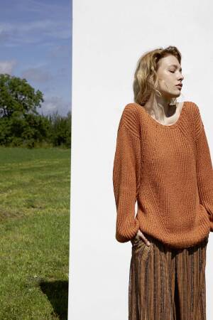 Knitting set Sweater NORMA with knitting instructions in garnwelt box