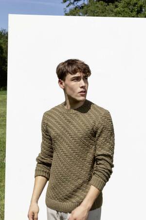 Strickset Herrenpullover  mit Anleitung in garnwelt-Box in Größe S