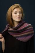 Strickset Dreiecktuch Lang Yarns NOVENA COLOR mit Anleitung in garnwelt-Box 140 x 49 cm