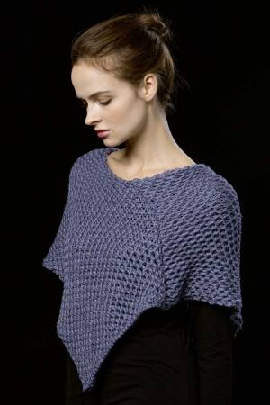 Strickset Cape Lang Yarns AMIRA mit Anleitung in garnwelt-Box S-M