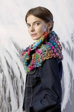 Strickset Loop Lang Yarns YOUNG mit Anleitung in garnwelt-Box ca 70 x 27 cm