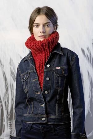 Strickset Schal mit Latz Lang Yarns YOUNG mit Anleitung in garnwelt-Box ca 60 x 55 cm