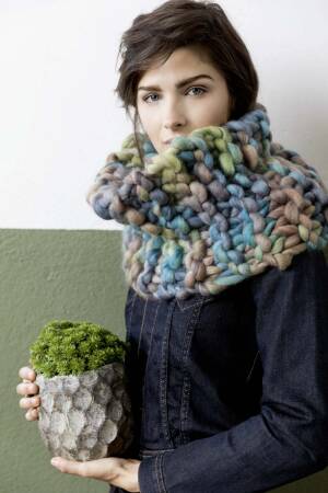 Strickset Loop Lang Yarns SMILLA mit Anleitung in garnwelt-Box ca 25 x 78 cm