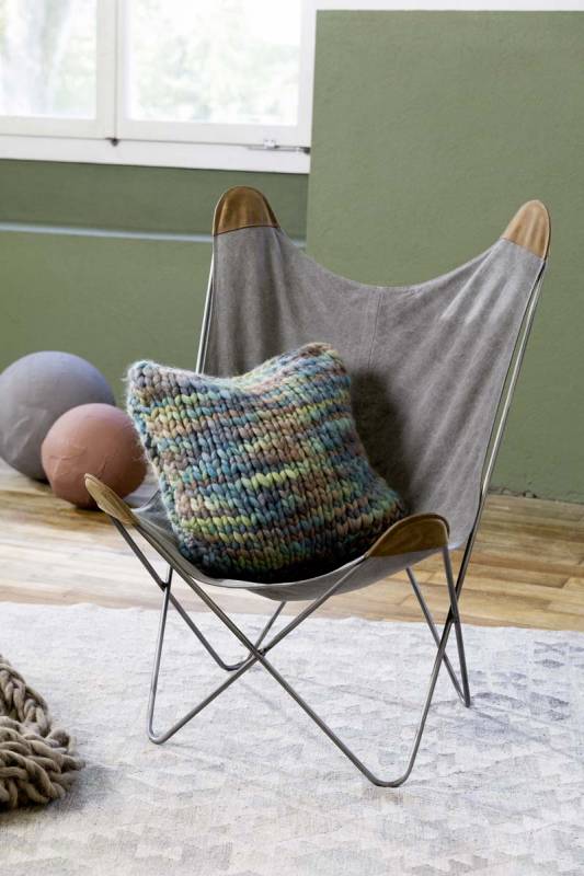 Knitting set Cushion  with knitting instructions in garnwelt box