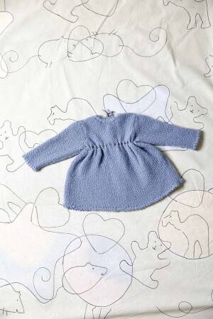 Strickset Kleidchen Lang Yarns BABY WOOL mit Anleitung in garnwelt-Box