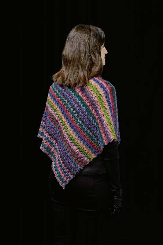 Knitting set Triangular shawl  with knitting instructions in garnwelt box in size ca 136 x 54 cm