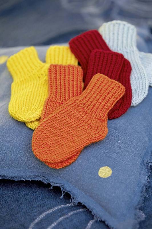 Knitting set Baby socks  with knitting instructions in garnwelt box in size 62