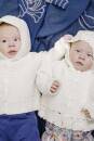 Strickset Jäckchen mit Kapuze Lang Yarns CASHMERINO FOR BABIES AND MORE mit Anleitung in garnwelt-Box