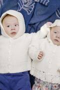 Strickset Jäckchen mit Kapuze Lang Yarns CASHMERINO FOR BABIES AND MORE mit Anleitung in garnwelt-Box 56-62