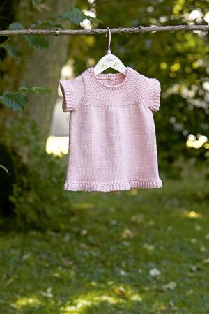 Strickset Kleid Lang Yarns CASHMERINO FOR BABIES AND MORE mit Anleitung in garnwelt-Box
