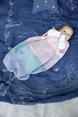 Strickset Strampelsack Lang Yarns CASHMERINO FOR BABIES AND MORE mit Anleitung in garnwelt-Box