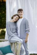 Knitting set Unisex sweater  with knitting instructions in garnwelt box