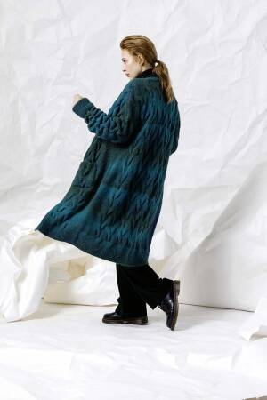 Knitting set Coat  with knitting instructions in garnwelt box in size S