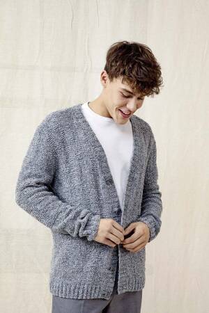 Knitting set Mens cardigan  with knitting instructions in garnwelt box in size S