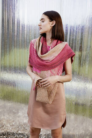 Strickset Dreiecktuch asymmetrisch Lang Yarns BLOOM mit Anleitung in garnwelt-Box