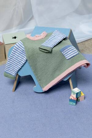 Knitting set Dress MERINO 200 BEBE with knitting instructions in garnwelt box